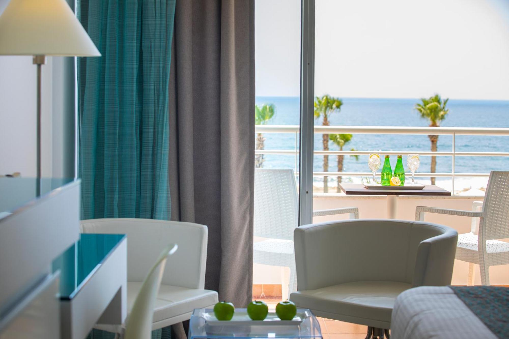 Leonardo Cypria Bay Otel Geroskipou Oda fotoğraf