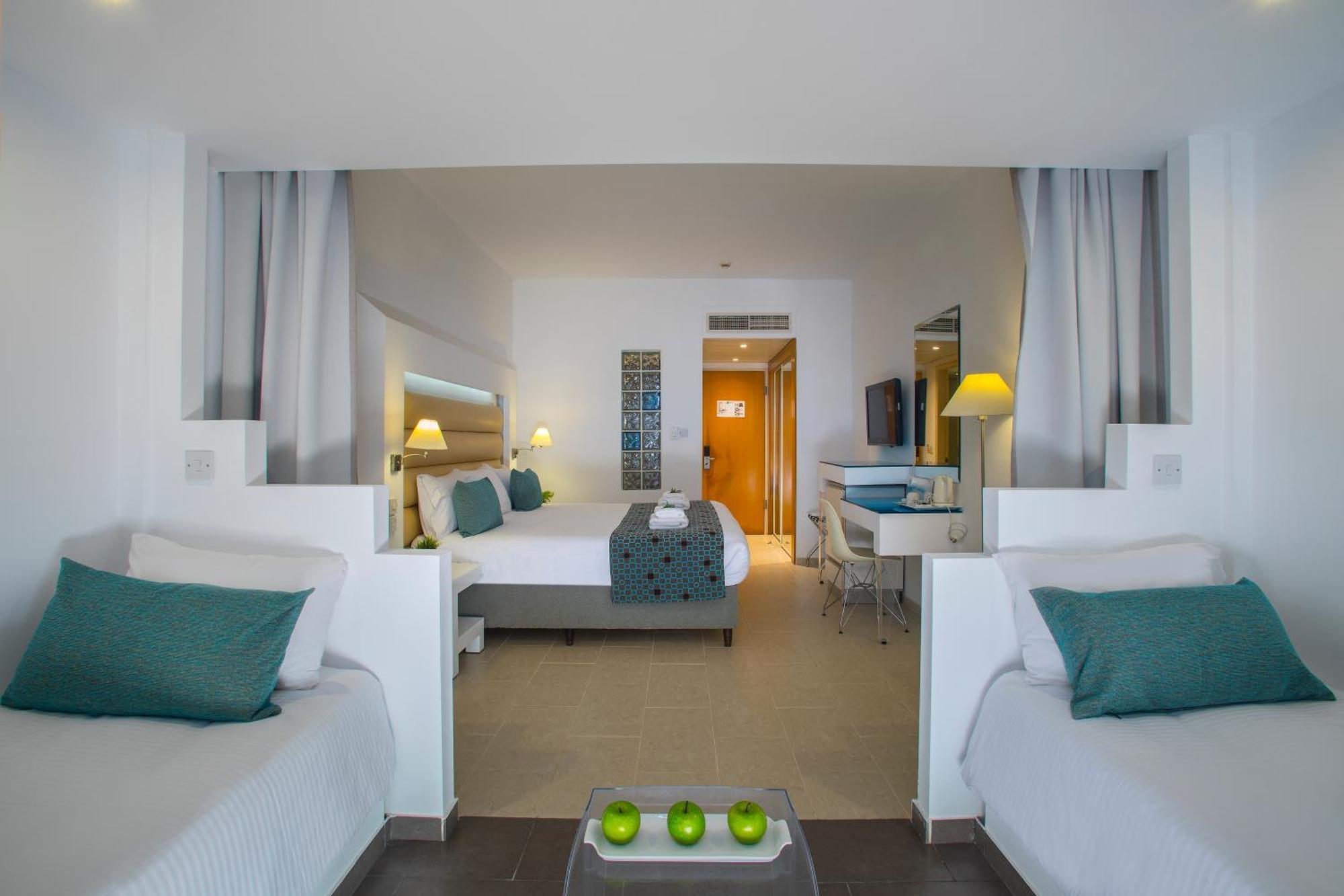 Leonardo Cypria Bay Otel Geroskipou Oda fotoğraf
